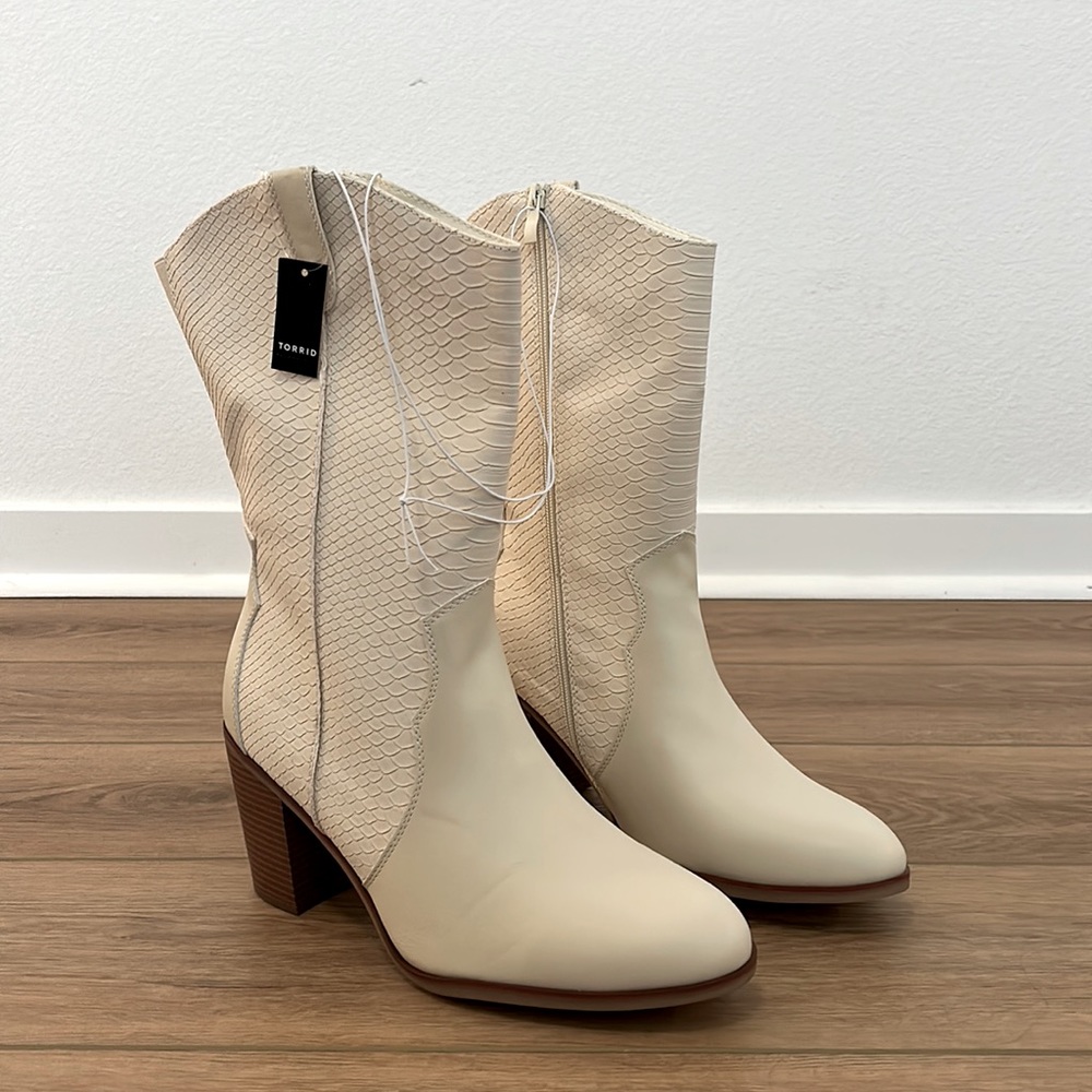 mid-shaft western boot ivory/neutral — wide width